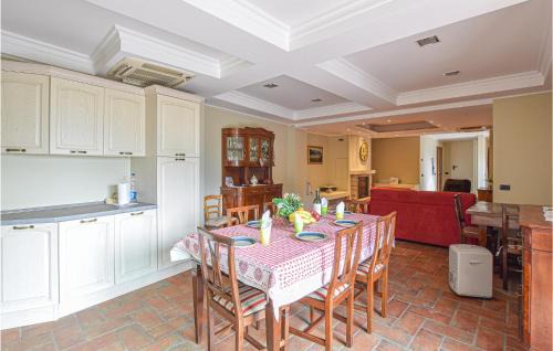 Pilzone House | 4 Bedroom Amazing Home In Pilzone-Iseo