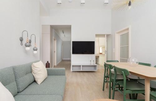 Stare Miasto Apartment | 4 Bedroom Apartment - Private Parking - Main Square