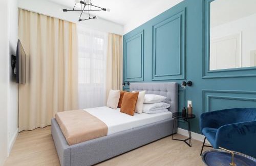 Stare Miasto Apartment | 4 Bedroom Apartment - Private Parking - Main Square