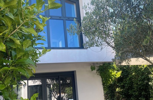 Anglet Villa | 4-bedroom architect-designed house with swimming pool at Golf de Biarritz le phare.