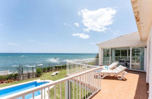 Sitio de Calahonda Villa | 4 bedroom beach Villa with direct access to the beach and private pool between Fuengirola and Marbella - Mijas costa