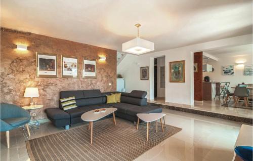 Splitska House | 4 Bedroom Beautiful Home In Supetar