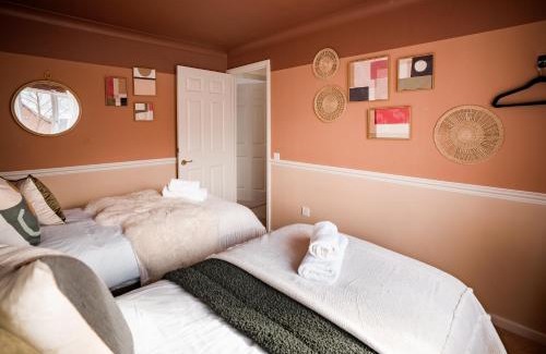 Gloucester House | 4 Bedroom Cotswold Getaway - Your Perfect Escape Awaits!