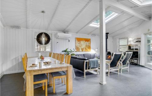 Klint House | 4 Bedroom Cozy Home In Nykøbing Sj