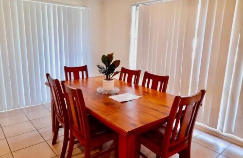 Raceview House | 4 bedroom entire house in Raceview,QLD 4305