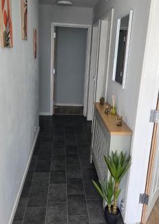 Warwick Apartment | 4 Bedroom Flat - Sleeps 5 - Free Parking & Wifi - Warwickshire