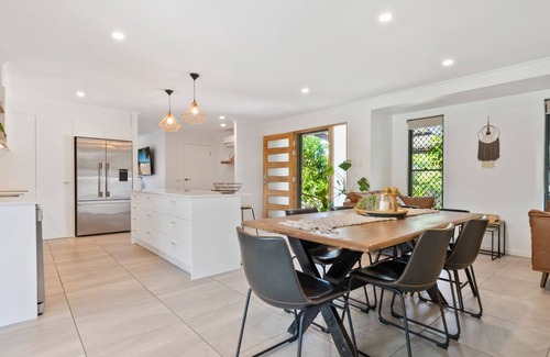 Maroochydore House | 4 bedroom gem with a great outdoor area including pool and you can bring a small dog.