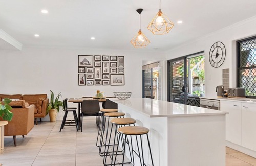 Maroochydore House | 4 bedroom gem with a great outdoor area including pool and you can bring a small dog.