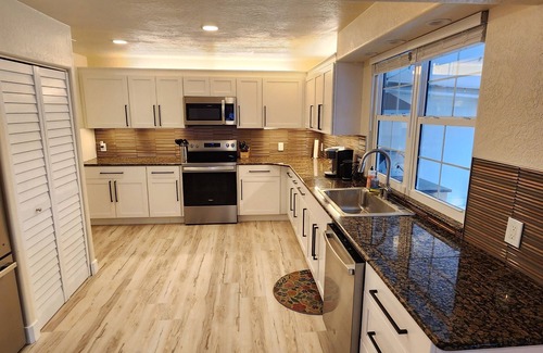Osprey House | 4-bedroom heated Pool house in lovely Osprey, 5 minutes to the beach