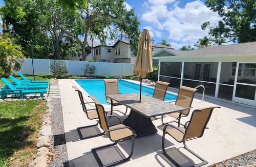 Osprey House | 4-bedroom heated Pool house in lovely Osprey, 5 minutes to the beach
