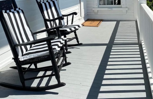 Warren Apartment | 4 Bedroom Historic Getaway Steps from Waterfront!
