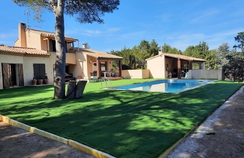 Lezignan-Corbieres Villa | 4 bedroom house in the heart of the pine forest with swimming pool
