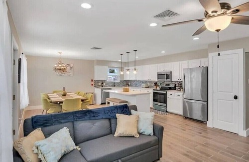 Shibui Sands House | 4-bedroom Home close to the beach in the heart of Port A.