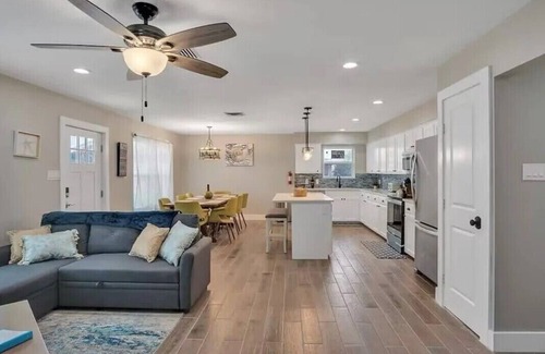 Shibui Sands House | 4-bedroom Home close to the beach in the heart of Port A.