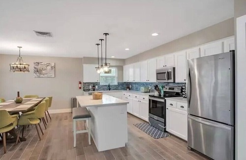Shibui Sands House | 4-bedroom Home close to the beach in the heart of Port A.