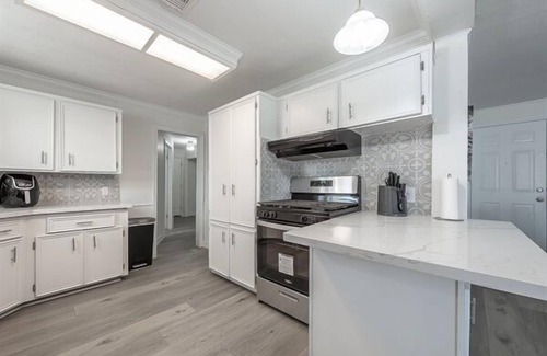 Groves House | 4 bedroom home in Groves with pool