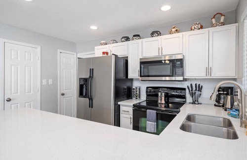 Kyrene-Superstition Apartment | 4 Bedroom Home in Tempe - covered porch, yard, garage, laundry