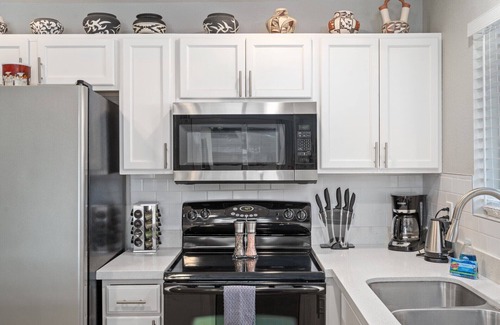 Kyrene-Superstition Apartment | 4 Bedroom Home in Tempe - covered porch, yard, garage, laundry