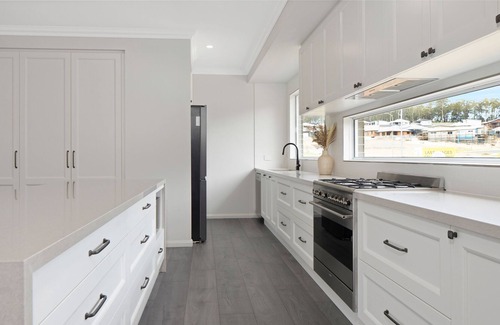Sunshine Bay House | 4 Bedroom home with theatre room, close to CBD and beaches.