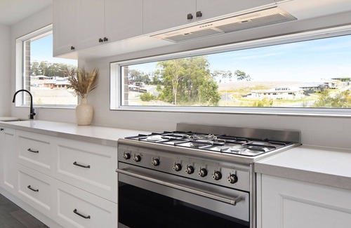Sunshine Bay House | 4 Bedroom home with theatre room, close to CBD and beaches.