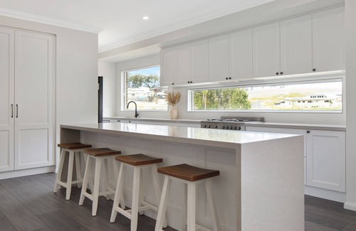 Sunshine Bay House | 4 Bedroom home with theatre room, close to CBD and beaches.