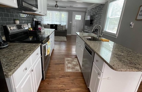 Marietta House | 4-bedroom house/2 suite. Total 3 amazing bathrooms Marietta with AC, WiFi