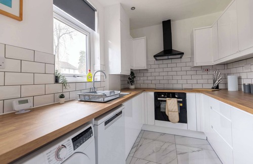 Newcastle-upon-Tyne House | 4 Bedroom House - Free Parking