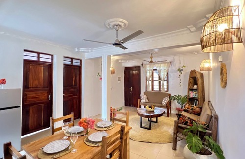 Jambiani House | 4-bedroom house in Jambiani Viallage with AC - Steps to the Beach