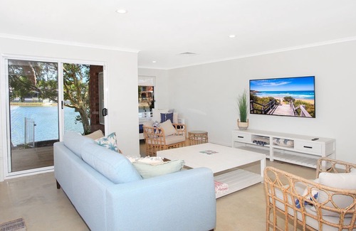 Maroochydore House | 4 bedroom house on canal, private beach, pool and pontoon