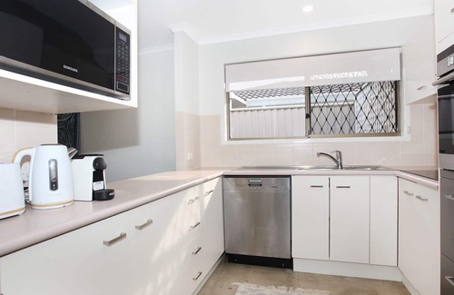 Maroochydore House | 4 bedroom house on canal, private beach, pool and pontoon