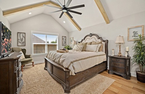Springdale House | 4-bedroom house Rural Cottage setting at the back of Upscale nhrbhood, hot tub
