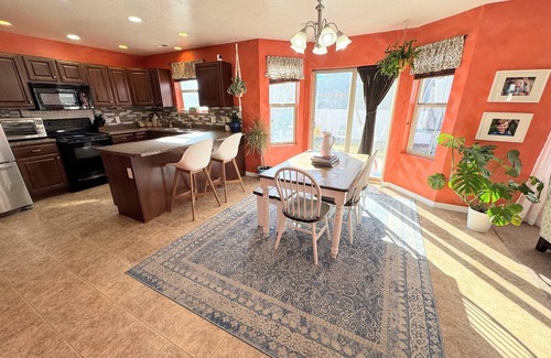 Springville House | 4 Bedroom House w/Garage, Office, Parks, Mountains, Recreation & Shopping