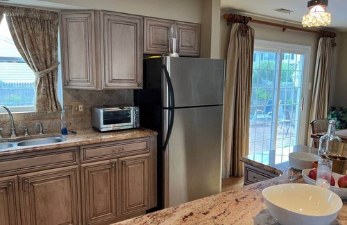 Ventnor City House | 4 bedroom house with pool and backyard on bayside.