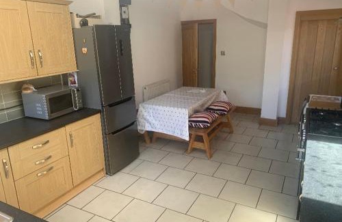 Kidderminster House | 4 Bedroom house with parking, Near Safari Park