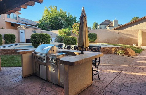 Page House | 4-bedroom house with Pool, WiFi and AC close to Lake Powell and Antelope Canyon.