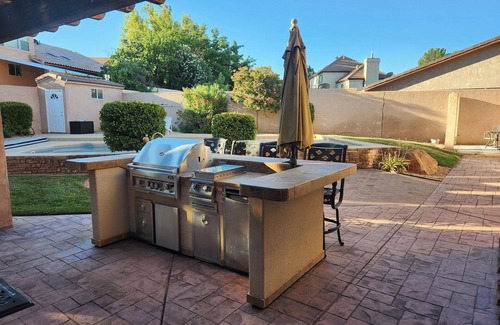 Page House | 4-bedroom house with Pool, WiFi and AC close to Lake Powell and Antelope Canyon.