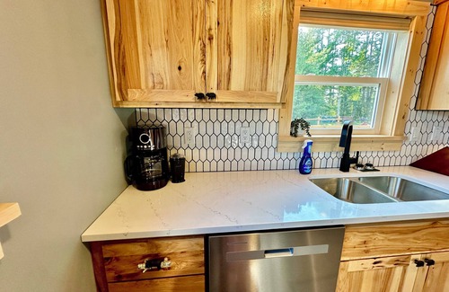 Au Train House | 4 bedroom Lodge across from AuTrain Beach & minutes to Pictured Rocks!