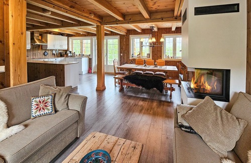 Hol House | 4 bedroom lovely home in Hovet