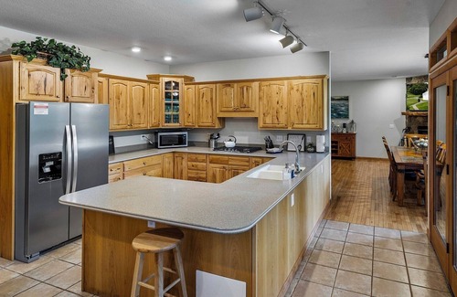 Whittier House | 4-Bedroom Mountain House w/Golf Course View, Hot Tub, Pool Table, & Foosball!