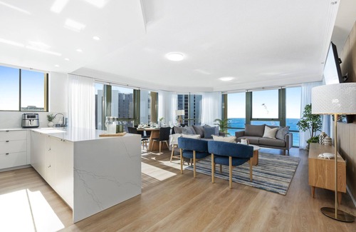 Surfers Paradise Apartment | 4 Bedroom Ocean View Unit at Sun City - Q Stay
