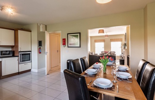 Kenmare House | 4-Bedroom Pet-Friendly Holiday Home with Free Pool and Leisure Centre