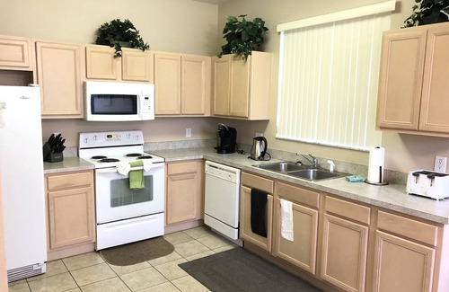 Calabay Parc House | 4 Bedroom Pool Home withSpa/Lanai/Game Room. Close to the Attractions