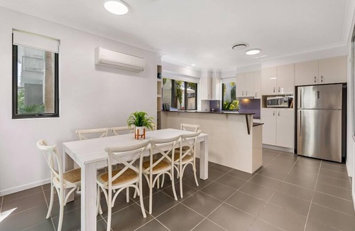Marcoola Apartment | 4 Bedroom Poolside Villa