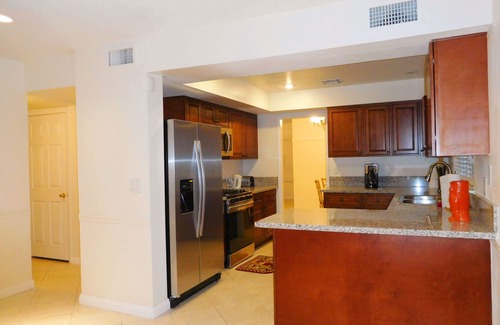 Spring Valley House | 4 Bedroom V Home Close to Strip