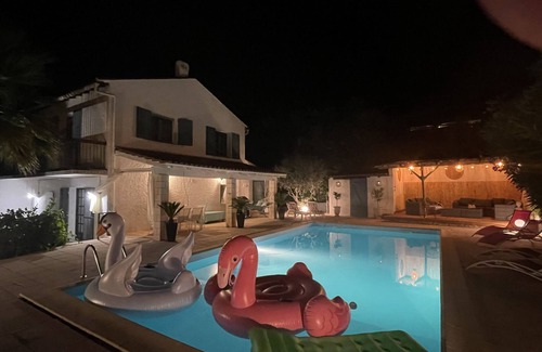 Nages-et-Solorgues Villa | 4 Bedroom Villa with Pool - Near the Sea (Grau-du-Roi, La Grande-Motte)