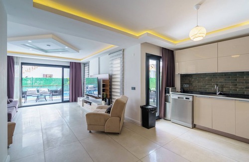 Kadnlar Denizi Mahallesi Villa | 4-Bedroom Villa with Private Swimming Pool, Located at Ladies Beach Area