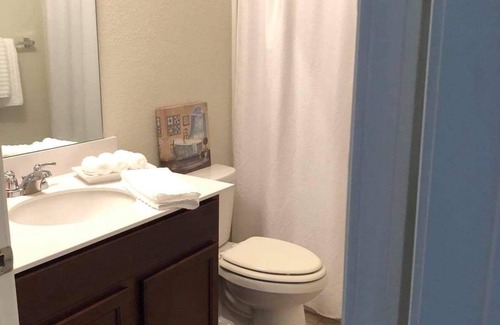 Aubrey House | 4 Bedrooms/2Bath Extremely clean Home Two Years old