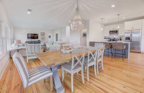 Savannah Beach House | πβοΈποΈ4 bedrooms 3.5 bath. Gorgeous marsh views. Wrap around porch ποΈβοΈπ