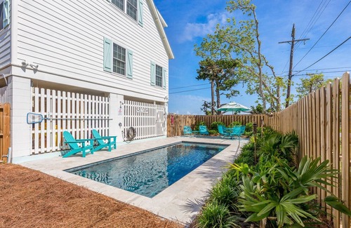 Savannah Beach House | πβοΈποΈ4 bedrooms 3.5 bath. Gorgeous marsh views. Wrap around porch ποΈβοΈπ