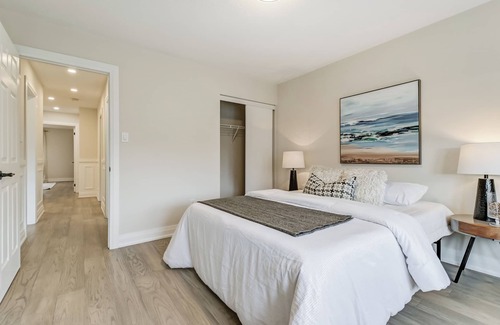 Halton Regional Municipality House | 4 Bedrooms for 10 to 12 people in Milton, Ontario